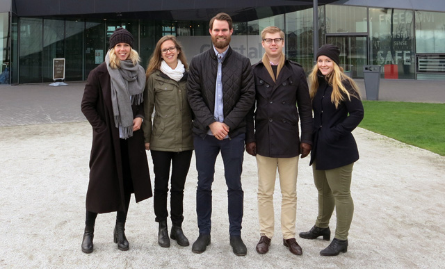 Traineer på Siemens Sverige år 2015/2016, från vänster Emma Vidarsson, Kim Ekberg, Hampus Hedenberg, Daniel Lundberg och Christina König. Foto: Siemens.